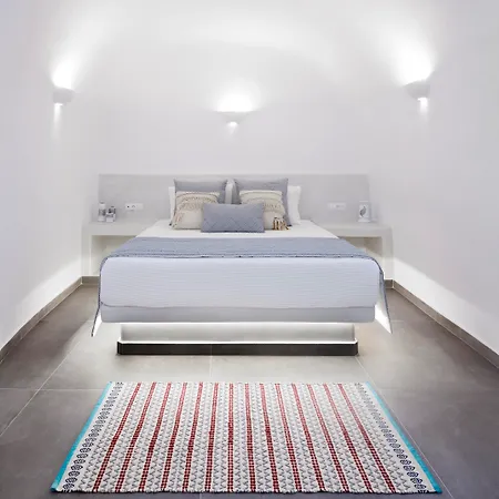 Mellow Luxury Cave 3* Oia (Santorini)