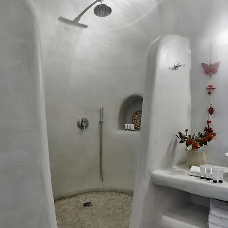 Mellow Luxury Cave Hotel Oia (Santorini)